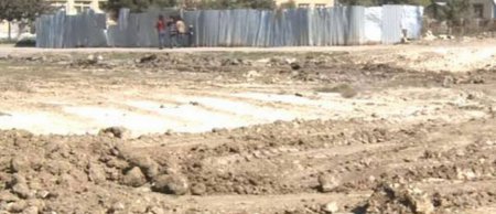 Sumqayıtda məktəblərin stadionu satılıb