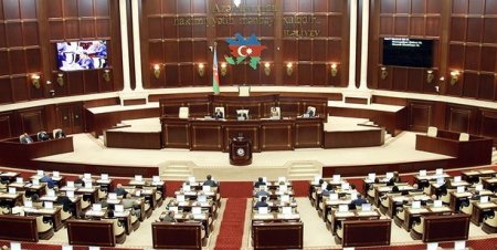 Milli Məclis qalmaqallı sənədin müzakirəsini təxirə saldı