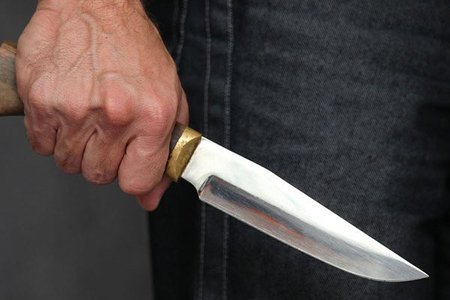 Bakıda 45 yaşlı kişi boğazından bıçaqlanıb