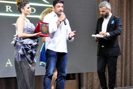 Lüks həyat sürən tanınmışlar mükafatlandırıldı – FOTOLAR