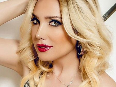 Cazibədar aparıcı: "Elə bilirlər ki, arxamda pullu kişi dayanıb"