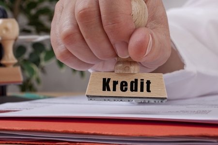 Azərbaycanda vaxtı keçmiş kreditlər rekord həddə çataraq 1,8 mlrd. manatı ötüb