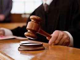 10 illik dostunu eynək zarafatına görə bıçaqlayıb: "Dominonu sifətimə atdı"