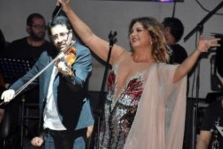 Azərbaycandan 250 qadın Sibel Cana tamaşa eləmək üçün Türkiyəyə getdi