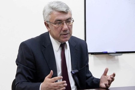 Eldar Namazov Əli Kərimlini maliyyələşdirməsi ilə bağlı iddiaya reaksiya verdi