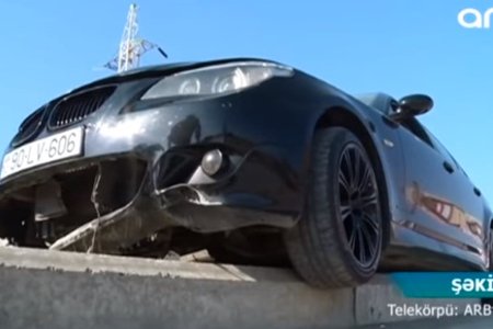 Şəkidə "BMW" qəza törətdi