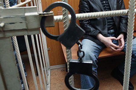 51 yaşlı kişi barda tanış olduğu 28 yaşlı sevgilisini öldürmək istəyib