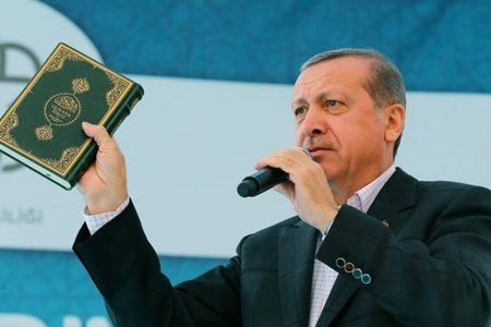 Əlində Quran , dilində Azan , Türkiyəni yenidən quran… Tək adam – O, Türk-İslam dünyasını birləşdirməyi bacaracaqmı? (Əvəz Zeynallının yazısı)
