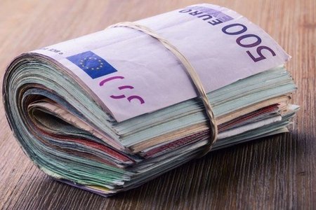 Daha bir ölkə Avrozonaya daxil olur