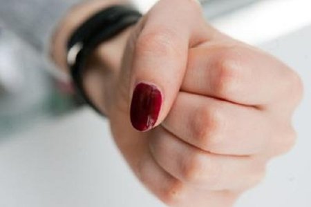 Bakıda ərini döyə-döyə öldürən 23 yaşlı qız danışdı:"AYAĞA QALXSAYDI..."
