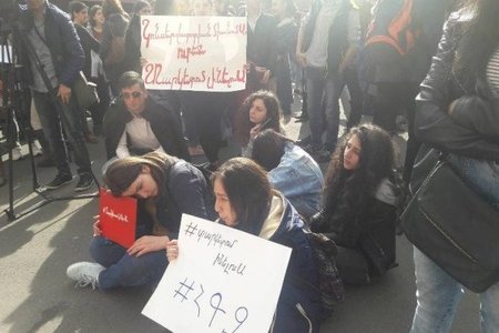 Ermənistanda vəziyyət nəzarətdən çıxır-tələbələr orduya getməkdən imtina edir