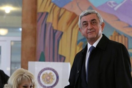 “Sərkisyan hakimiyyətini uzatmağa çalışır” - politoloq