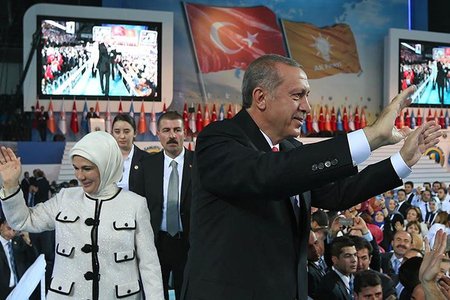 Rəcəb Tayyib Ərdoğan 979 gündən sonra yenidən AKP sıralarına qayıdıb