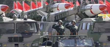 Çin xalqı nüvə müharibəsinə hazırlaşır: Koreya dilini bilən tərcüməçilər axtarılır