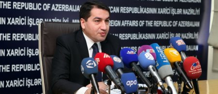 Ermənilər Hikmət Hacıyevin çıxışı zamanı səs-küy salıblar