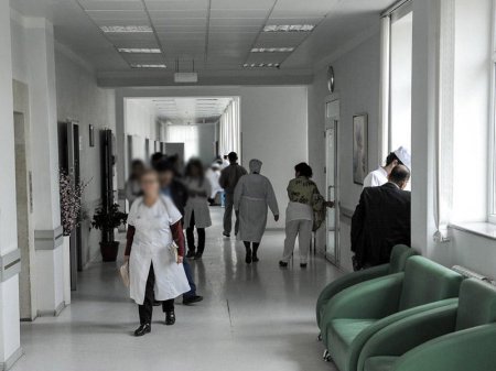 Bakıda xəstəxanada inzibatçı qadını döydülər