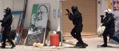 Bəhreyndə İslam aliminin evinə İordaniya polisləri basqın edib - FOTO