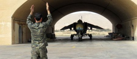 Suriyalı hərbçilər təyyarələri və heyəti Homsda Şayrat aeroportuna qaytarmağa başlayıblar