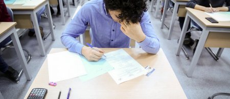 IV kurs tələbəsi 2 qardaşın yerinə qəbul imtahanı verib