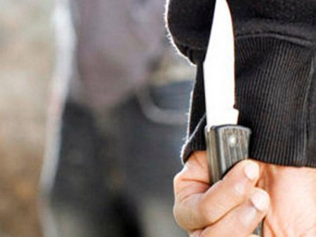 11-ci sinif şagirdi məktəbdə bıçaqlandı - Bakıda