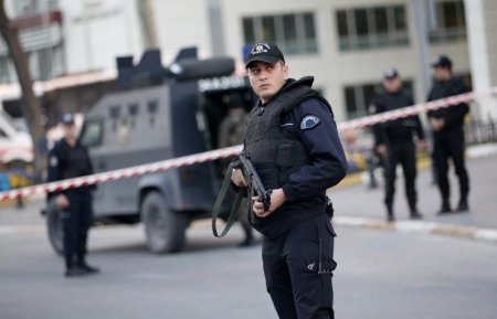 Türkiyə polisi Gülən tərəfdarlarına qarşı əməliyyat keçirir