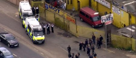 London polisi terrorla əlaqədar 19 yaşlı gənci həbs etdi