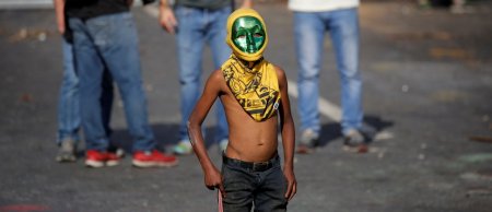 Maduro Venesuela müxalifətini terrorçu uşaqlar hazırlamaqda ittiham edib