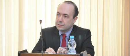 Təhsil Nazirliyinin Aparat rəhbərinin vəzifəsi artırıldı