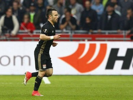 "Fənərbağça" fransalı yarımmüdafiəçini transfer etdi