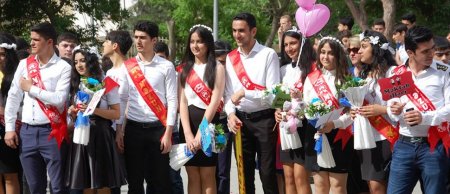 Bu gün məktəblərdə "Son zəng" çalınır