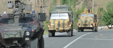 Türkiyədə PKK terrorçuları hərbi maşını raketlə vurublar