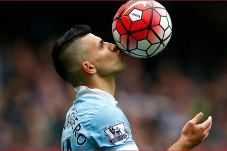 Məşhur argentinalı futbolçu xəstəxanaya yerləşdirilib