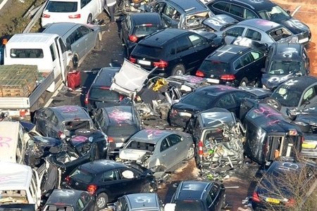 Çində zəncirvari qəza nəticəsində 18 nəfər ölüb, 21 nəfər xəsarət alıb
