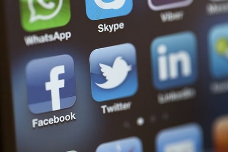 Məşhurların “Twitter”, “Facebook”, “İnstagram” paylaşımları: kim nədən yazır?