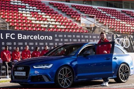 "Audi" "Barselona"nın futbolçularına avtomobillər bağışlayıb