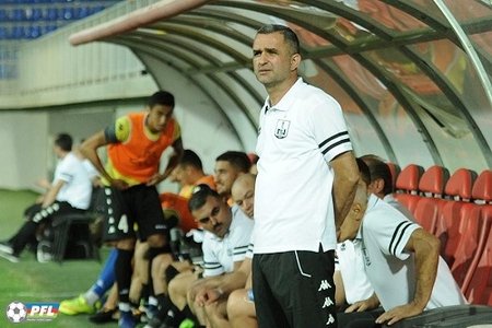 Tərlan Əhmədov: "Yumruq başlarının üstündə olmasa, yaxşı oynamırlar"