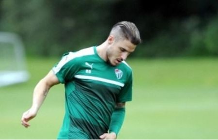 Azərbaycan millisinin futbolçusu Türkiyə klubundan borcunu hədə yolu ilə alıb